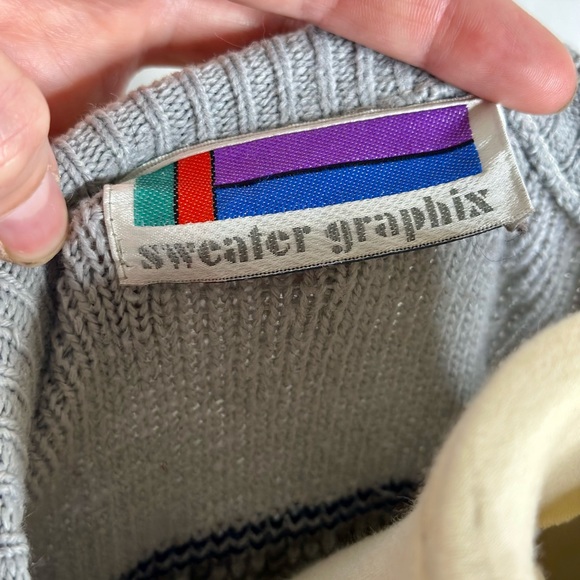 Vintage Sweater Graphix Oversized Geometric Unisex Sweater. - Picture 4 of 4